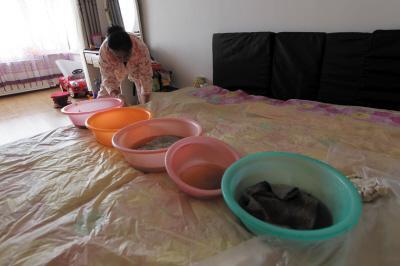 侯马楼上漏水，住户失联，小区没物管，业主维权难！律师来支招……